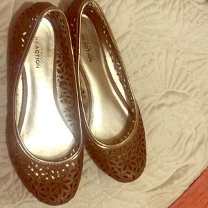 Kenneth Cole reaction laxer cut flats